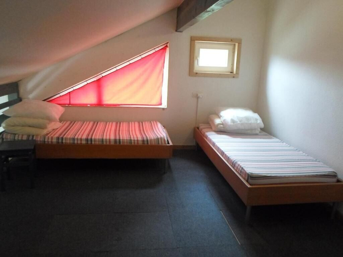 Bedroom 3, Appart'Hotel Les Acacias, Bas-Rhin