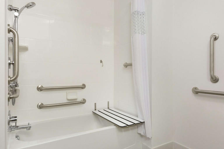 Bathroom 4, Hampton Inn North Olmsted Cleveland Airport, Cuyahoga