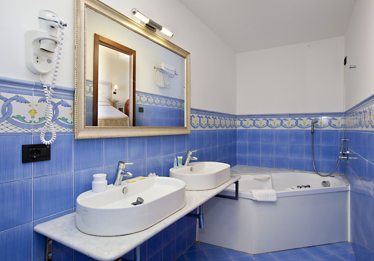 Bathroom 5, Punta Campanella Resort & SPA, Napoli
