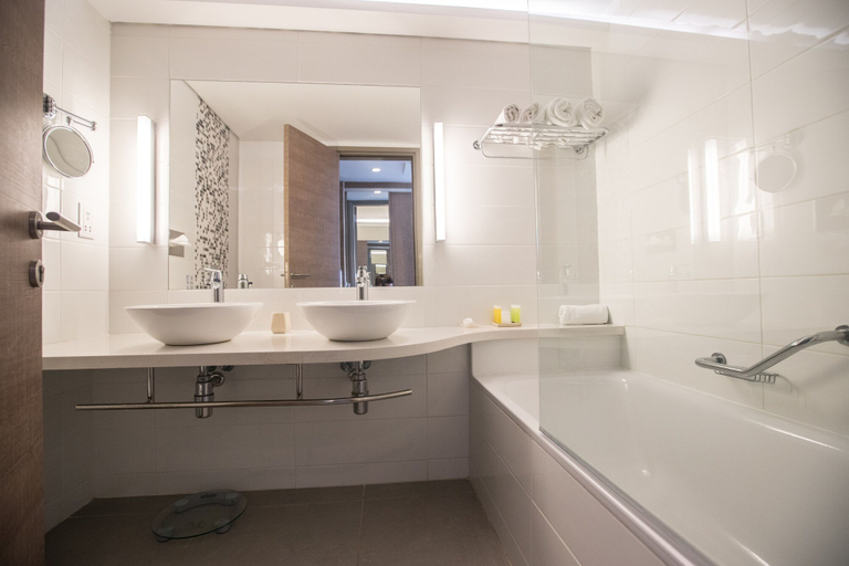 Bathroom 5, Vassos Nissi Plage Hotel & Spa