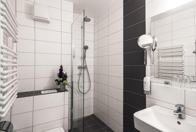 Bathroom 5, Hotel Metropol by Maier Privathotels, München