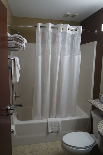 Bathroom 4, Microtel Inn & Suites by Wyndham Cambridge, Guernsey