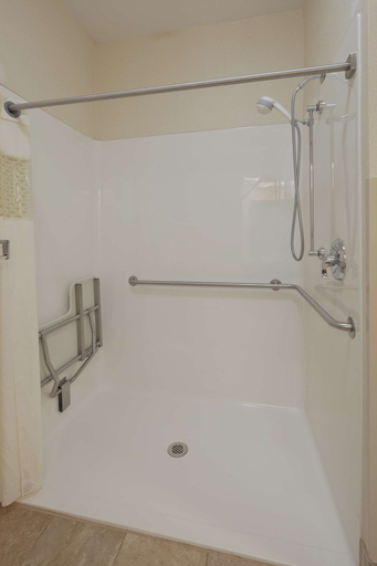 Bathroom 4, Hampton Inn Youngstown-North, Trumbull