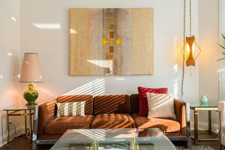 Others 3, Chic Logan Pad - Modern Meets Retro, Cook
