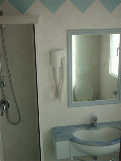 Bathroom 5, Esperia, Rimini