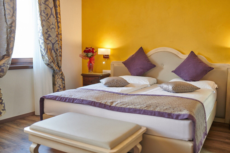 Bedroom 3, Lake Front Hotel Brenzone, Verona