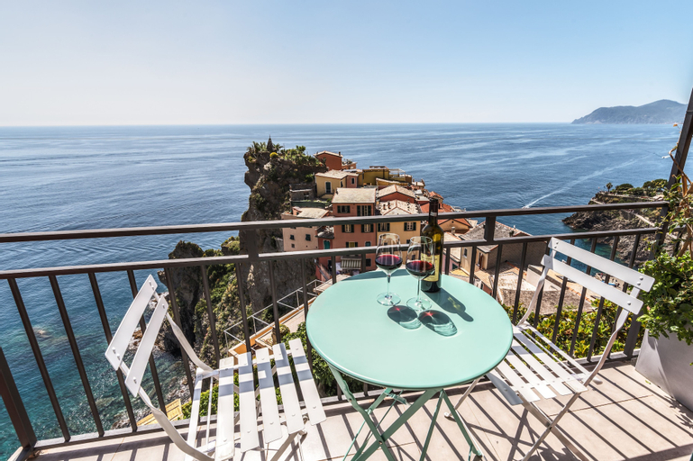 Exterior & Views 9