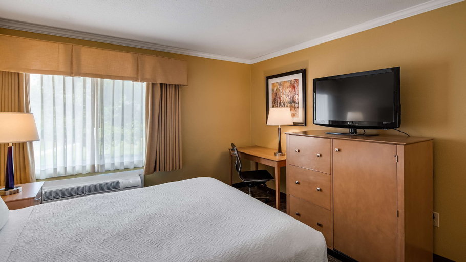 Bedroom 3, Best Western Plus Windjammer Inn & Conference Center, Chittenden