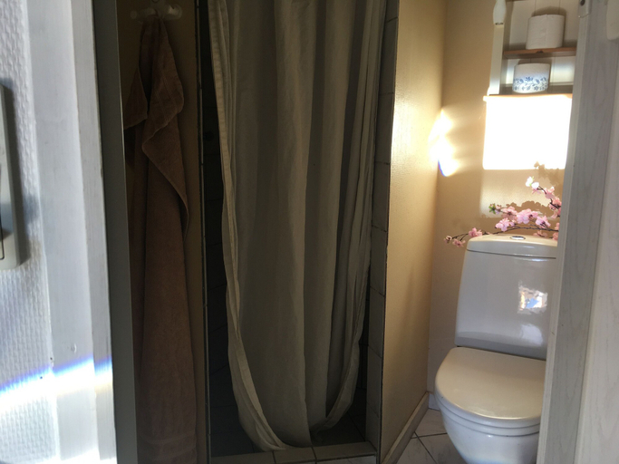 Bathroom 3, Sovdejligt, Hillerød