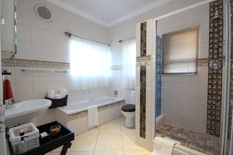 Bathroom 4, Lumley's Place Guest House, Cape Winelands