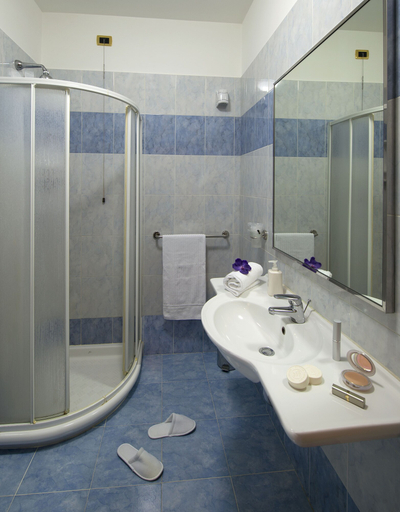 Bathroom 5, Hotel Corallo, Roma