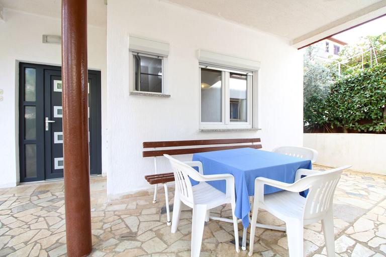 Others 4, Apartment 847, Pula