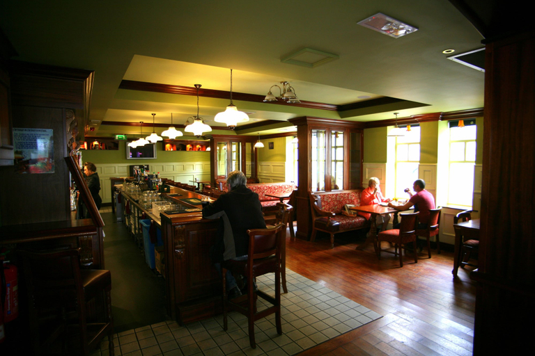 Food & Drinks 5, Hotel Newport