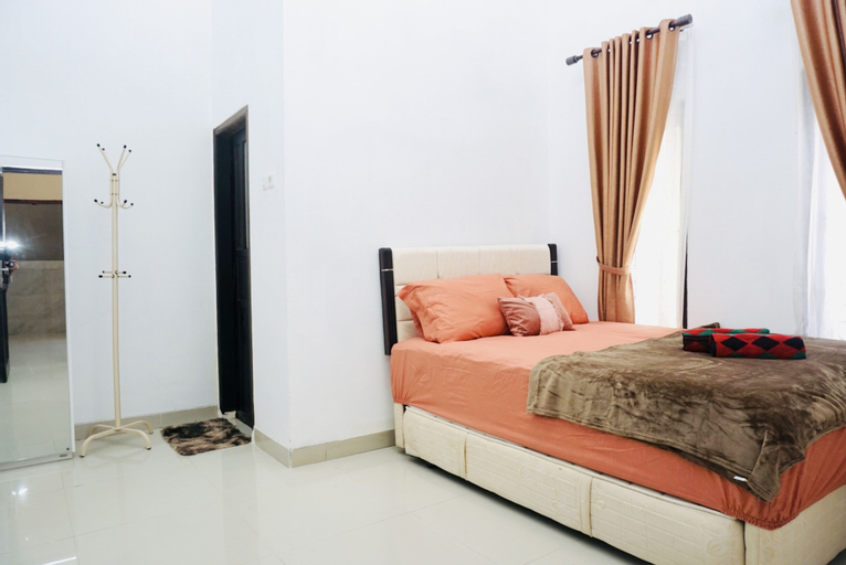 Bedroom 4, KoolKost Syariah Near Pantai Losari Makassar, Makassar