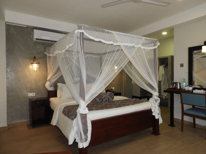 Bedroom 3, Sapphire Seas Beachfront Hotel, Hikkaduwa
