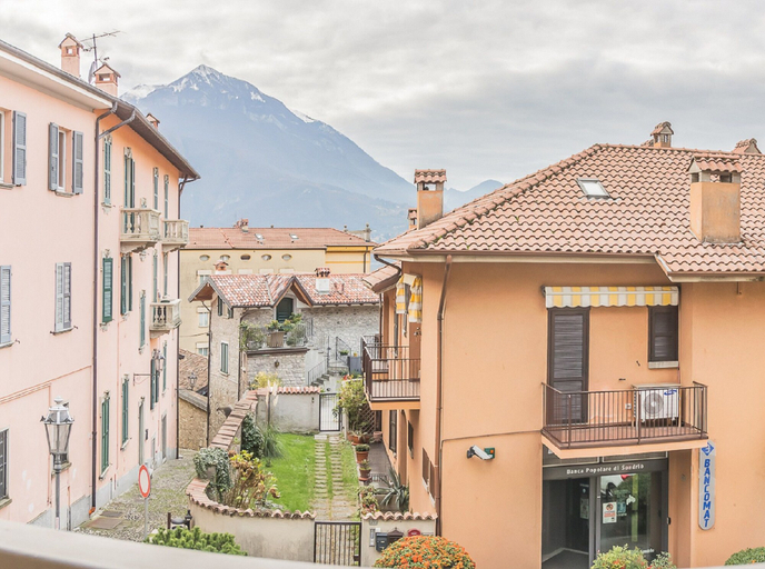 Others 4, Alexis House, Lecco