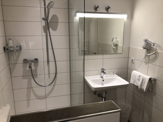 Bathroom 4, Hotel Gasthof Flötzinger Bräu, Rosenheim