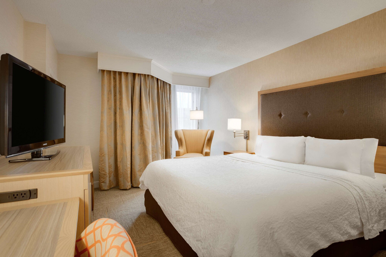 Bedroom 4, Hampton Inn & Suites Cleveland/Independence, Cuyahoga