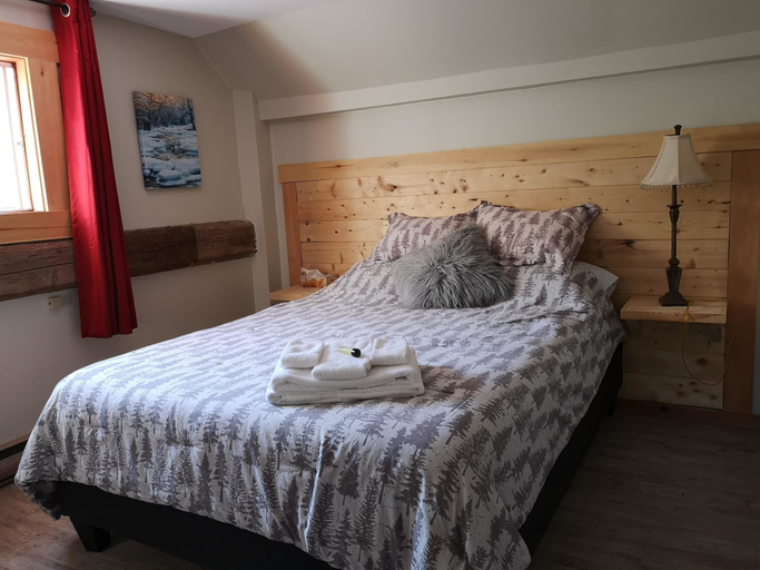 Bedroom 2, Crabbe Mountain Inn, York