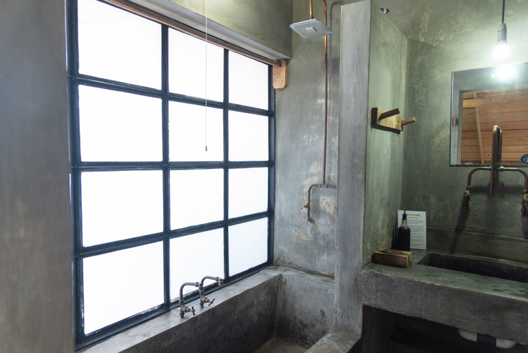 Bathroom 5, somewhere nice - Hostel, Accra
