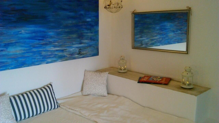 Bedroom 2, Aperanto Galazio, Thessaly