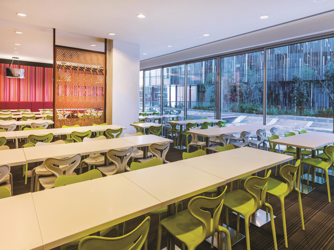Food & Drinks 5, Travelodge Hotel Melbourne Docklands, Melbourne