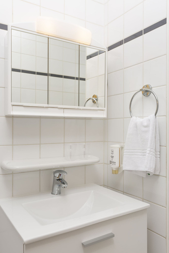 Bathroom 5, Aparthotel Adagio Access La Défense Léonard de Vinci, Hauts-de-Seine