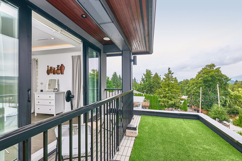 Others 5, The Chateau, Greater Vancouver