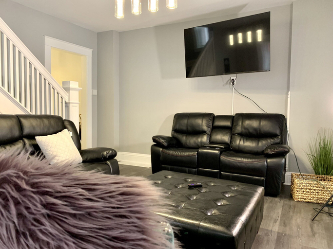 Others 5, Texas Hold-em Duplex- 3BR Free Parking, Niagara
