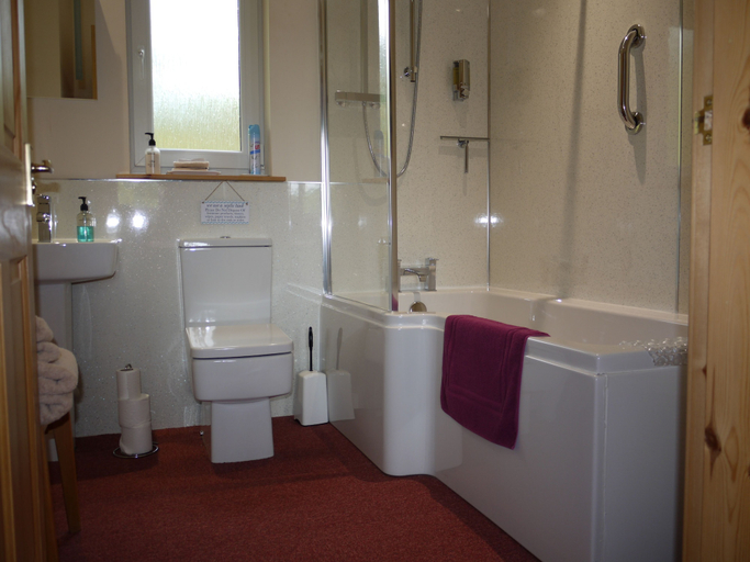 Bathroom 3, Roe Deer Cottage, Highland