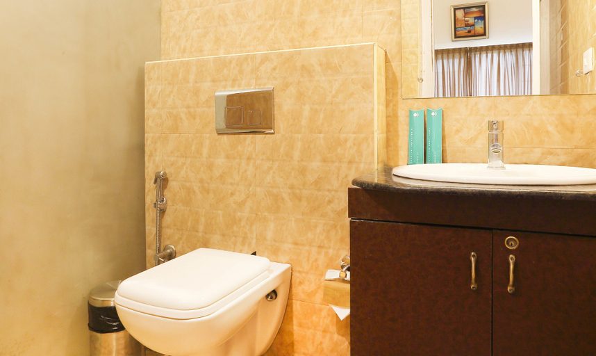 Bathroom 4, Treebo Skydale Inn & Suites With Mountain View, The Nilgiris
