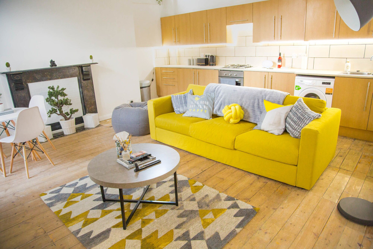 Others 5, Spacious Two Bed in Hackney, London