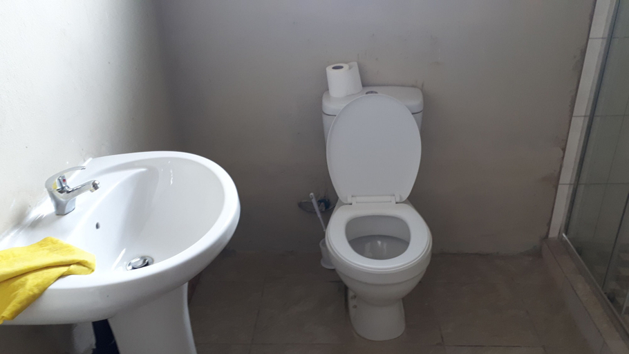 Bathroom 2, C- Land Guest house Meyerton, Sedibeng