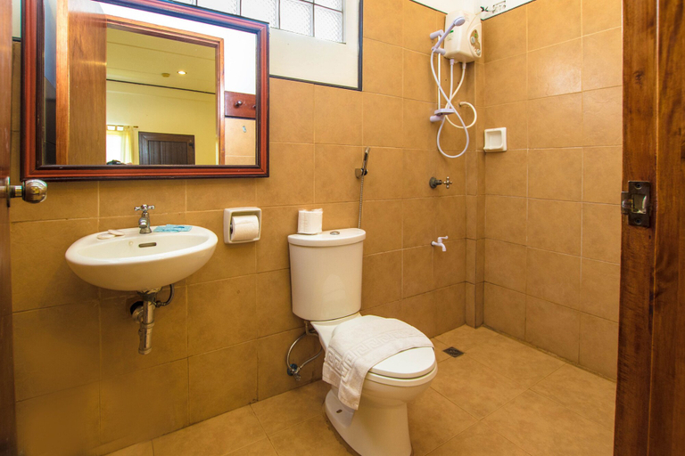 Bathroom 4, Levantin, Malay