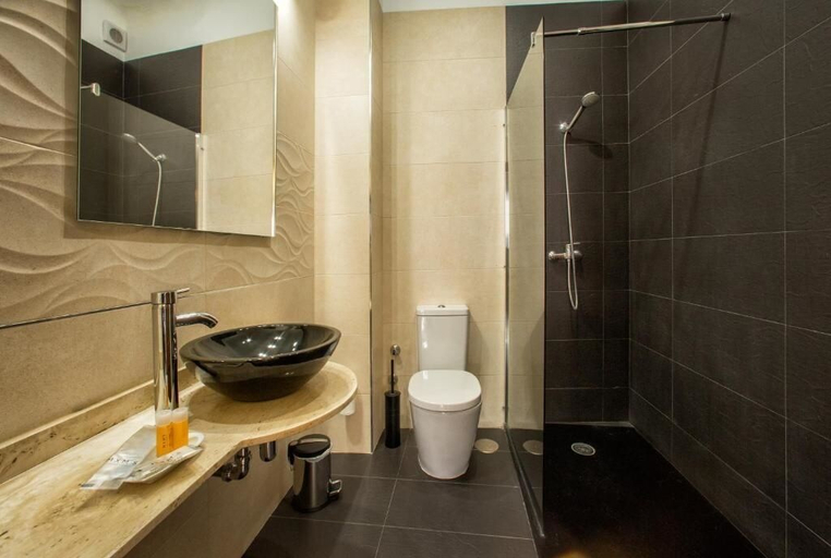 Bathroom 3, Monteftur, Granada