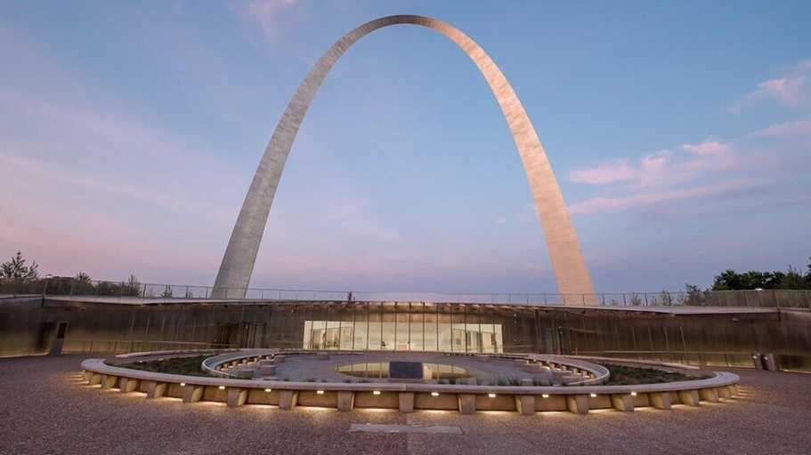 Exterior & Views 2, Guest Host Motel, Saint Louis
