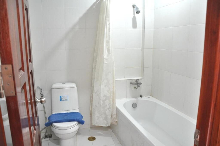 Bathroom 5, Highfive Hotel, Pattaya