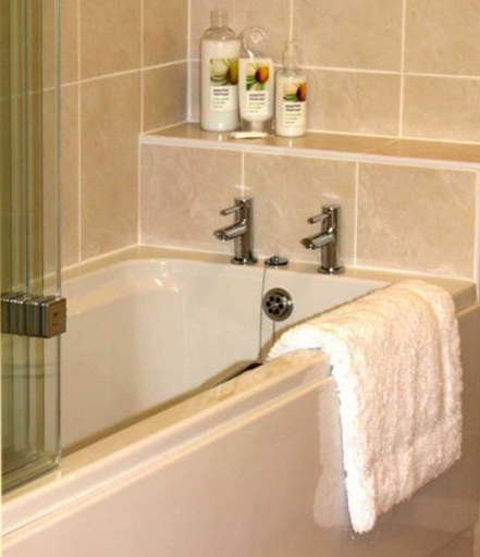 Bathroom, Cotswolds Valleys Accommodation Springfl, Gloucestershire