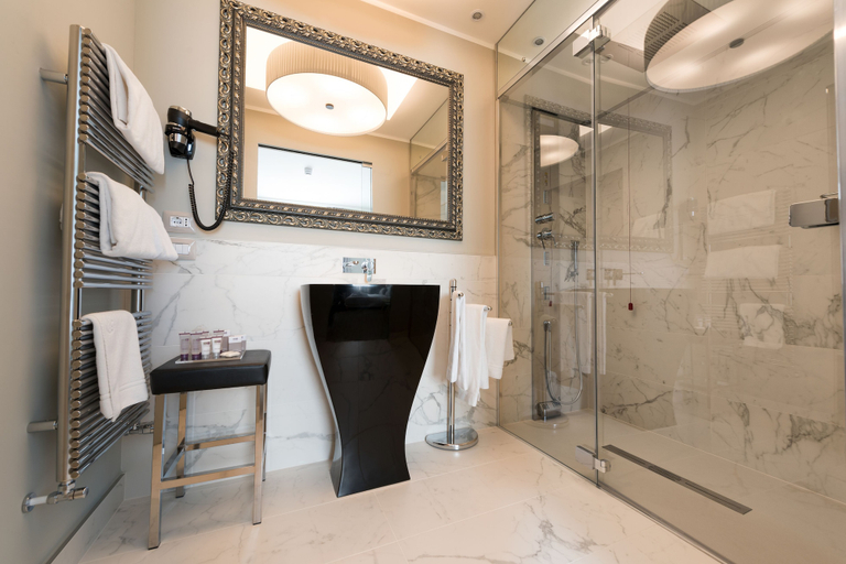 Bathroom 5, DB HOTEL VERONA, AIRPORT CONGRESS & SPA, Verona