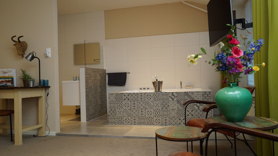 Others 5, Hotel Hoevevoorde, Rijswijk