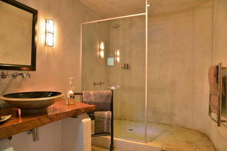 Bathroom 5, Sibuya Game Reserve, Cacadu