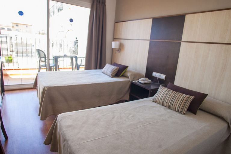 Bedroom 4, Hotel Comarruga Platja, Tarragona