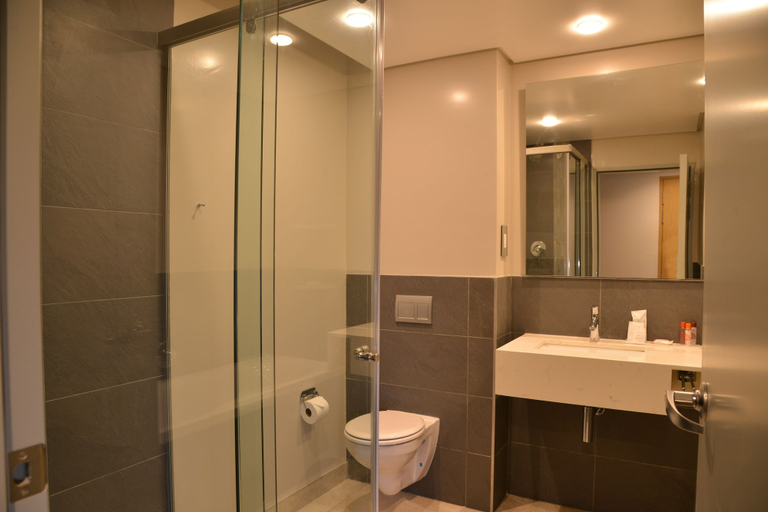 Bathroom 4, City Lodge Hotel Maputo, Maputo