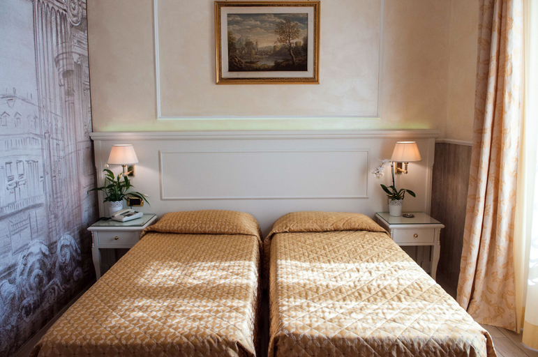 Bedroom 2, Hotel Palladium Palace, Roma