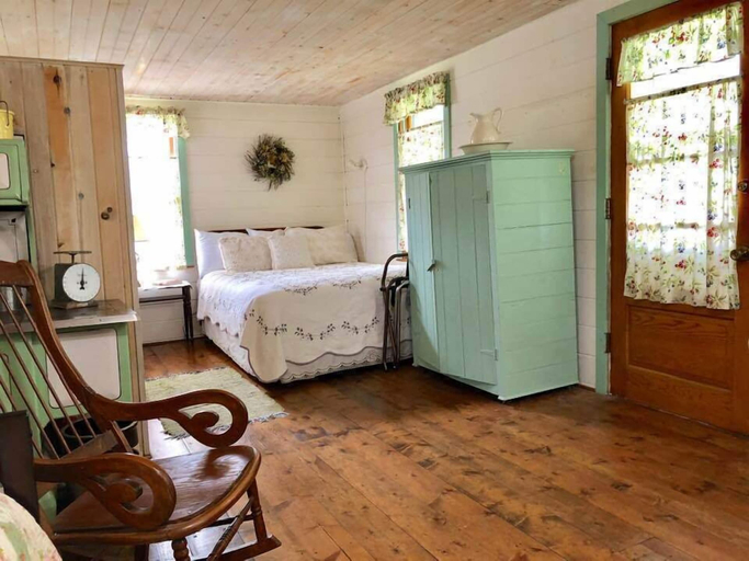Bedroom 2, Taylor Made Bed and Breakfast, Winneshiek