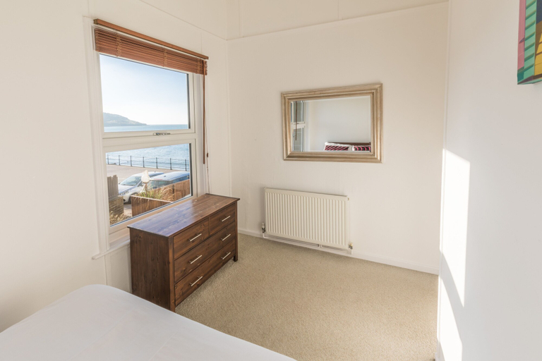 Bedroom 2, Waters Edge Apartment at Beach House, Isle of Wight