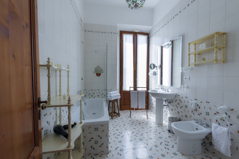 Bathroom 5, Villa Scacciapensieri Boutique Hotel, Siena
