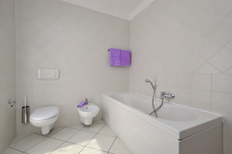 Deep soaking bathtub, Villa Rio, Udine