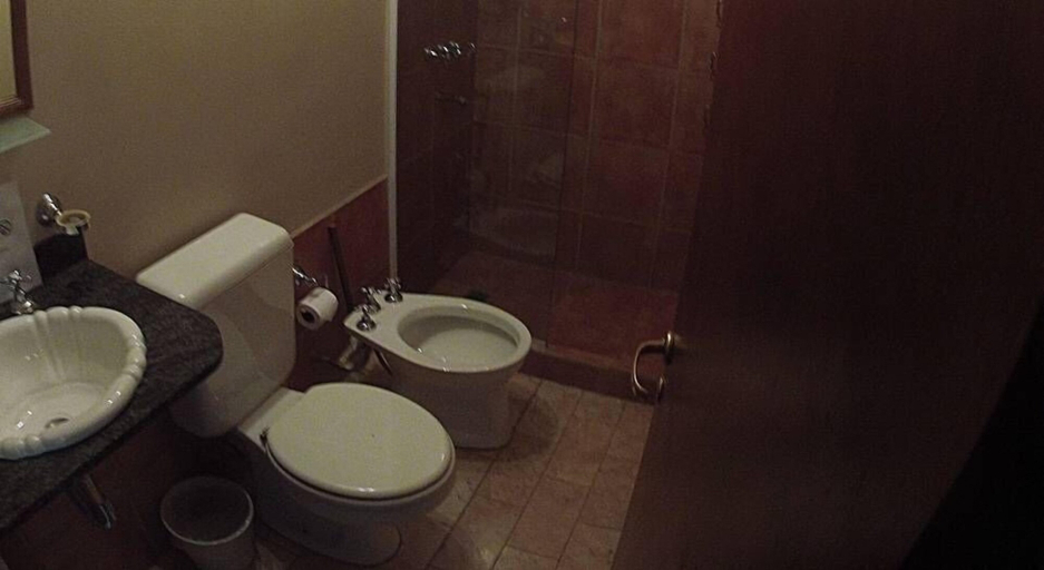 Bathroom, Las Avutardas Hosteria, Lago Argentino