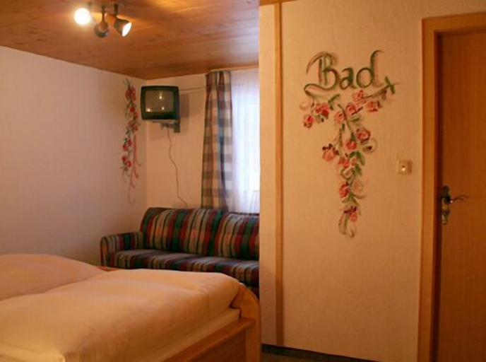Bedroom 2, Bed & Breakfast Jungholz, Reutte